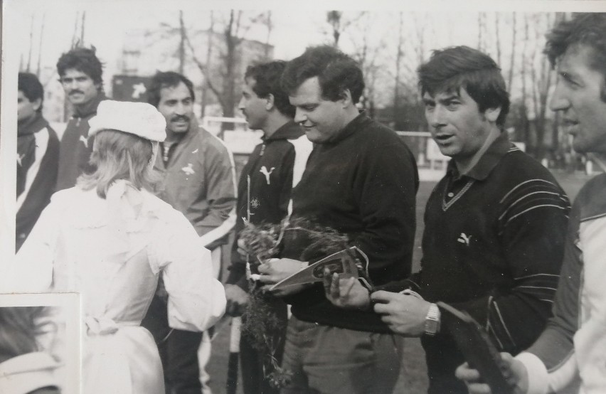 Szamotulski stadion w 1984 roku i legendarny mecz hokeja na trawie. Pamiętasz to wydarzenie?