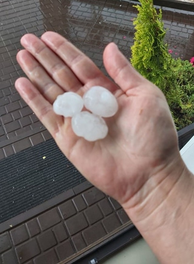 Taki grad padał dziś m.in. w Skołyszynie.