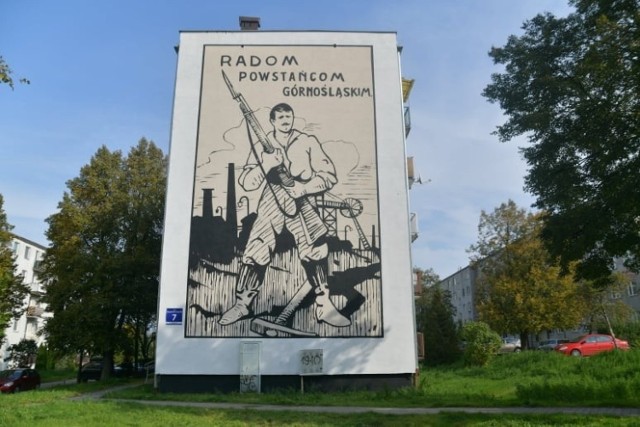 Na bloku przy ulicy Powstańców Śląskich 7 w Radomiu powstał patriotyczny mural z inicjatywy społeczności II Liceum Ogólnokształcącego imienia Marii Konopnickiej.