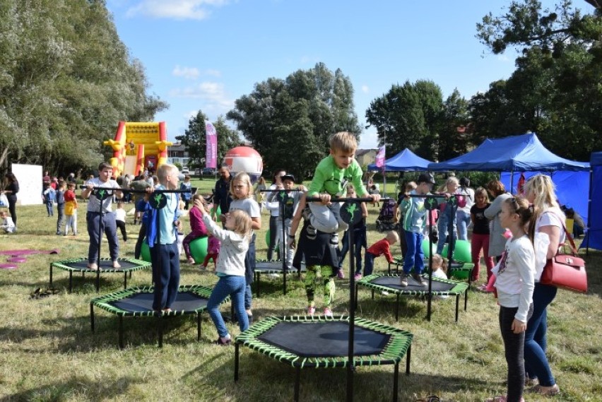Pruszcz Gdański: Tańczyli, uczyli się, brali udział w konkursach podczas Festynu Ekoenergetycznego w parku [ZDJĘCIA, WIDEO]