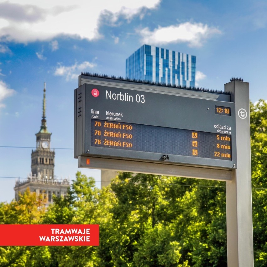 Nowe wyświetlacze na przystankach tramwajowych w Warszawie....
