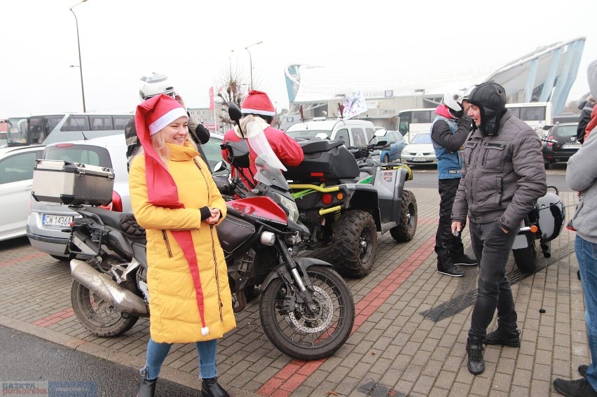 Tak było na paradzie MotoMikołaje pod Halą Mistrzów we...