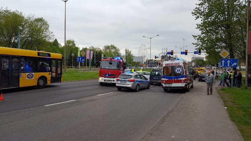 Wypadek w Katowicach na Chorzowskiej. Zderzyły się trzy...