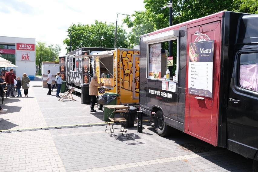 Zlot Food Trucków w Rembertowie. Ciężarówki ze specjałami z różnych zakątków świata zaparkowały w dzielnicy