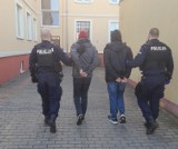 Gmina Pruszcz Gdański. Policjanci zatrzymali mężczyzny, którzy posiadali narkotyki. Trafili już do aresztu