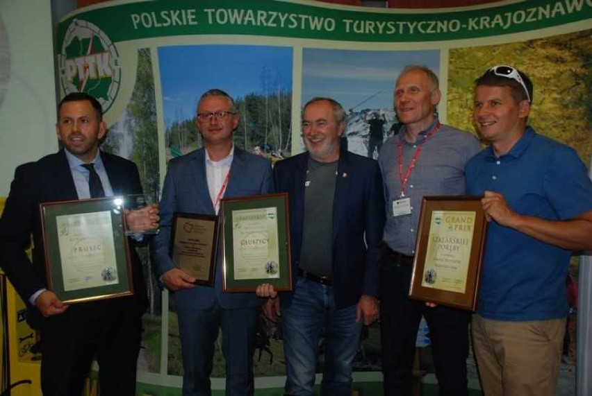 Burmistrz Roman Głód odebrał 13 września certyfikat "Gminy Przyjaznej Rowerzystom" przyznany gminie Głuszyca