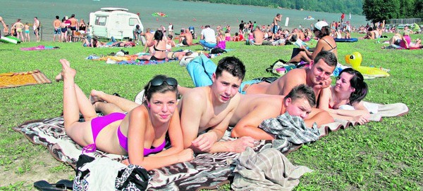 Jezioro Klimkówka: niedzielę przy stanicy WOPR wypoczywało ponad 1000 osób [ZDJĘCIA]