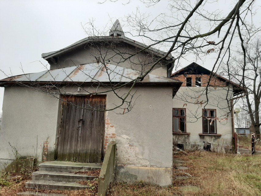 Niszczejący dawny dwór i kaplica w Koszycach Małych zostanie...