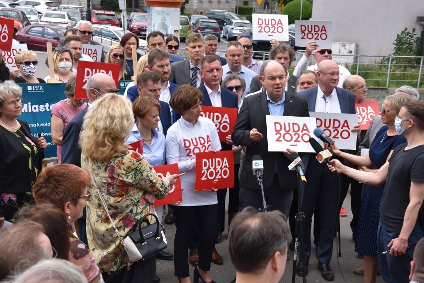 Kampania prezydencka 2020 w Kaliszu. Ministrowie i posłowie PiS namawiali do głosowania na Andrzeja Dudę ZDJĘCIA