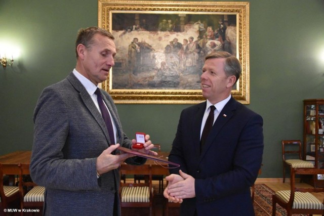 26 listopada 2018 roku, ówczesny wojewoda małopolski Piotr Ćwik (odwołany przez premiera w sierpniu) przekazał nominację na urząd wicewojewody Zbigniewowi Starcowi.