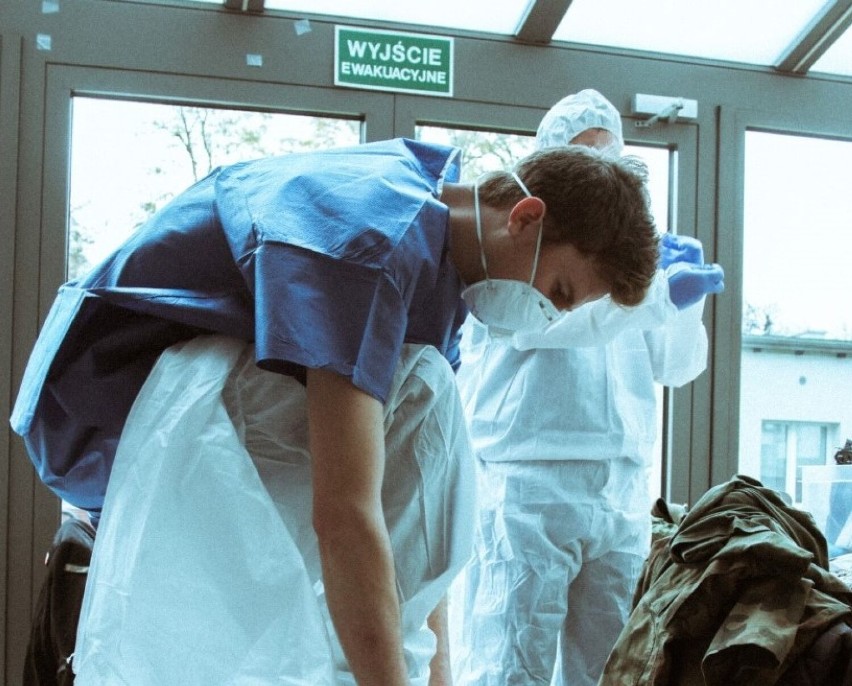 Żołnierze pomagają medykom w walce z koronawirusem