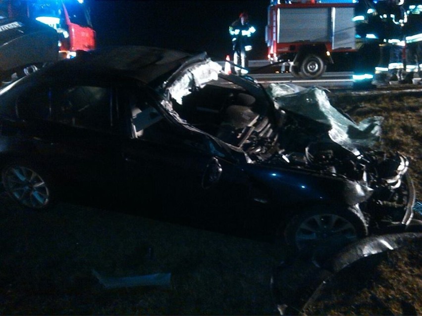Wypadek BMW na autostradzie