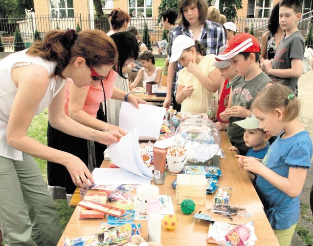 Mieszkańcy ulicy grillowali, bawili się i dyskutowali o problemach