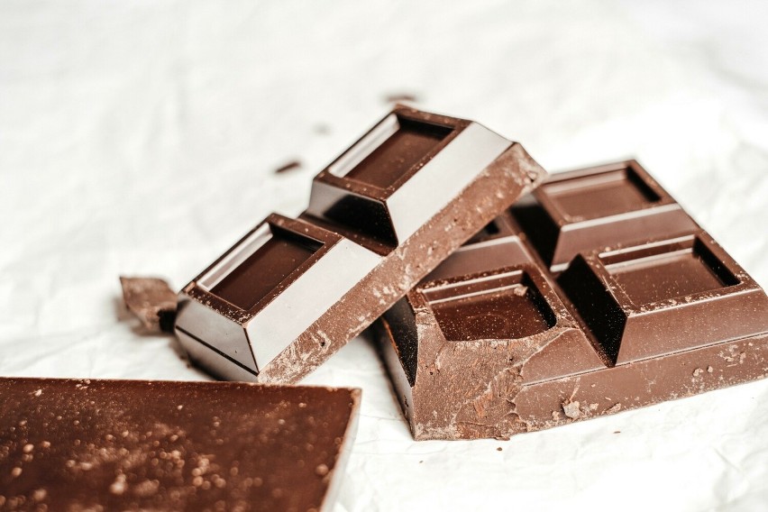 Gorzka czekolada o wysokiej zawartości kakao zawiera...