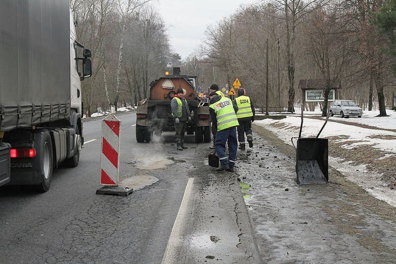 Łódzkie ulice dziurawe jak ser! Już 157 kierowców domaga się...