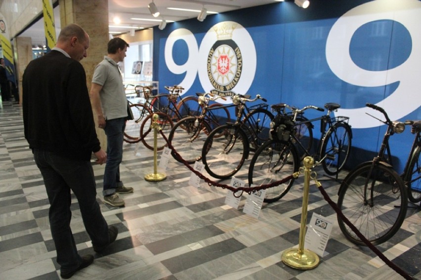 Wystawa zabytkowych rowerów w urzędzie wojewódzkim