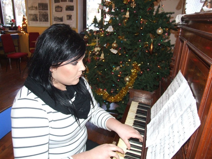 Angelika Ellwart zagrała na pianinie