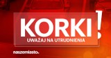 Korek na Trasie Siekierkowskiej. Z Gocławia na Stegny jedziemy godzinę. Wszystko przez awarię rury