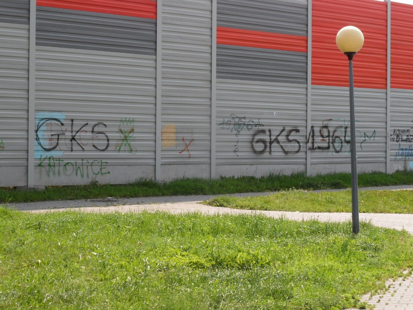 Przejście podziemne prowadzące do Auchan: brudne i niebezpieczne. Czy wypięknieje?