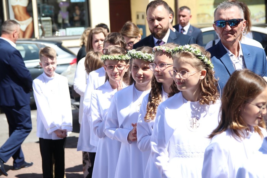Pierwsza Komunia Święta w parafii św. Józefa w Wieluniu - 15 maja 2022 r. ZDJĘCIA