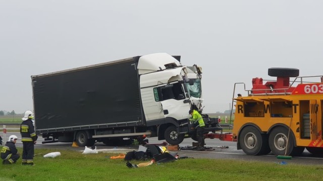 Wypadek na autostradzie A4. Zderzyły się trzy ciężarówki