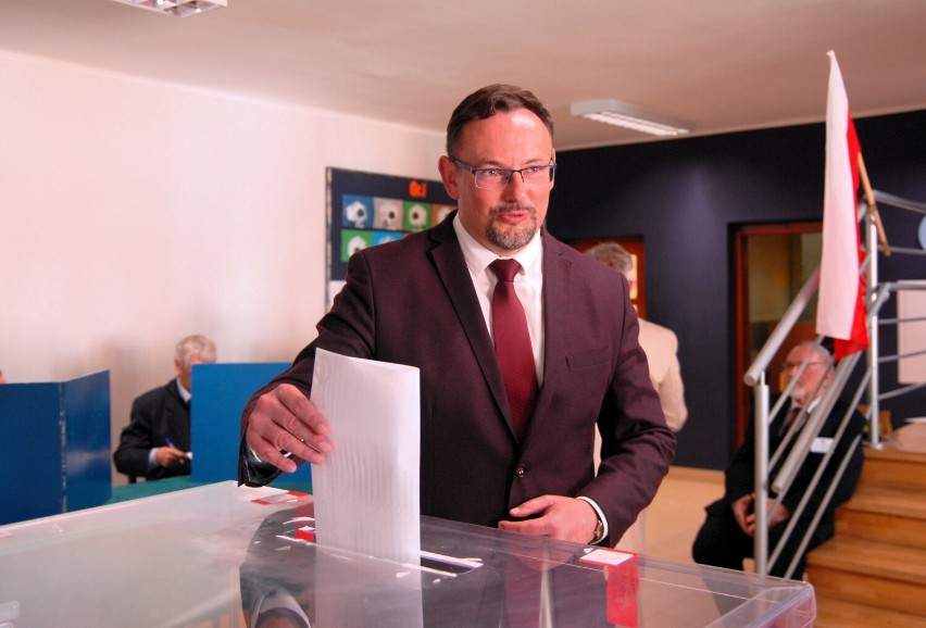 Wybory samorządowe 2024 w Piotrkowie. Kandydaci na prezydenta i radnych czekają na wyniki ZDJĘCIA 