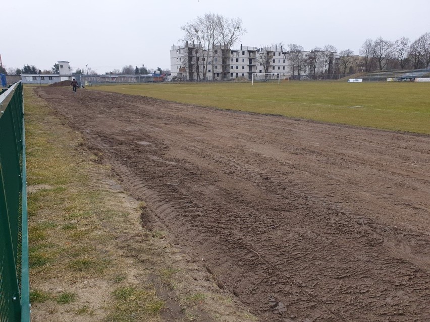 Przede wszystkim OSiR w Skierniewicach rozbudował boisko...
