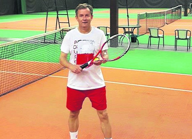 Piotr Chojnacki jest skuteczny na korcie tenisowym i przy stole pingpongowym. Startuje z powodzeniem w mistrzostwach i turniejach w obydwu dyscyplinach