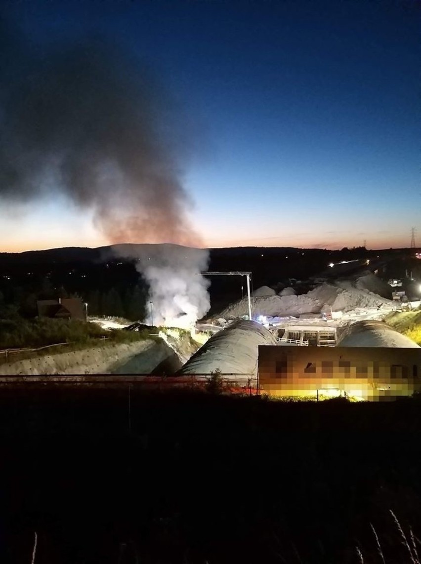 Naprawa. Groźny pożar na placu budowy tunelu zakopianki!