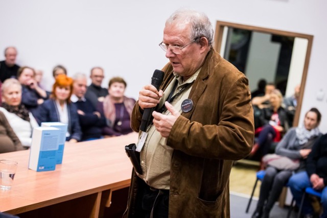 Adam Michnik na spotkaniu z bydgoszczanami w auli biblioteki UKW w Bydgoszczy