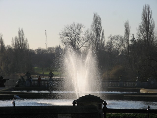 Urokliwe fontanny ozdabiają Hyde Park. Fot. Krzysztof Baraniak