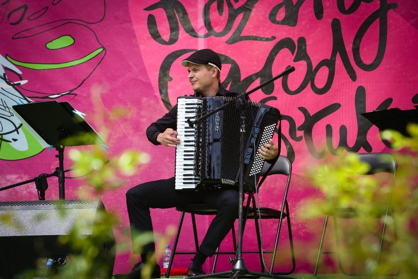 Koncert "Muzyka ulic Paryża" na Różance [zdjęcia]