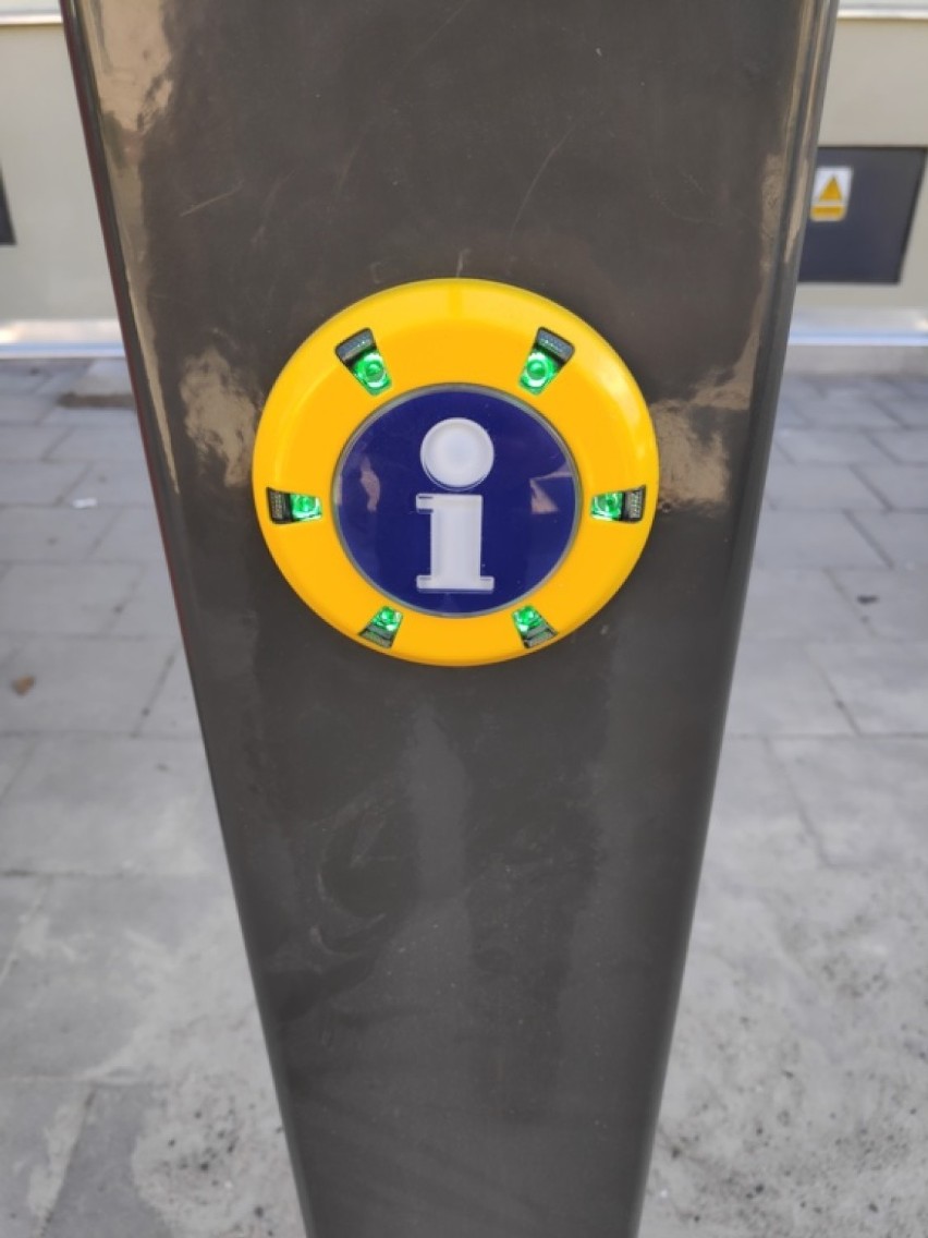 Jelenia Góra. Nowe tablice informacyjne na przystankach autobusowych