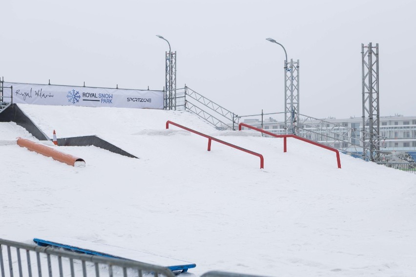 Snowpark ze sztucznym śniegiem w Wilanowie. Wejście za darmo! [ZDJĘCIA]