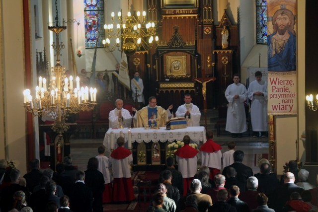 Dzień Niepodległości w Rudzie Śląskiej. Złożono kwiaty na cmentarzu w Rudzie