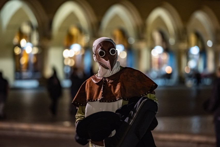 Z okazji Halloween na ulicach Krakowa pojawili się...