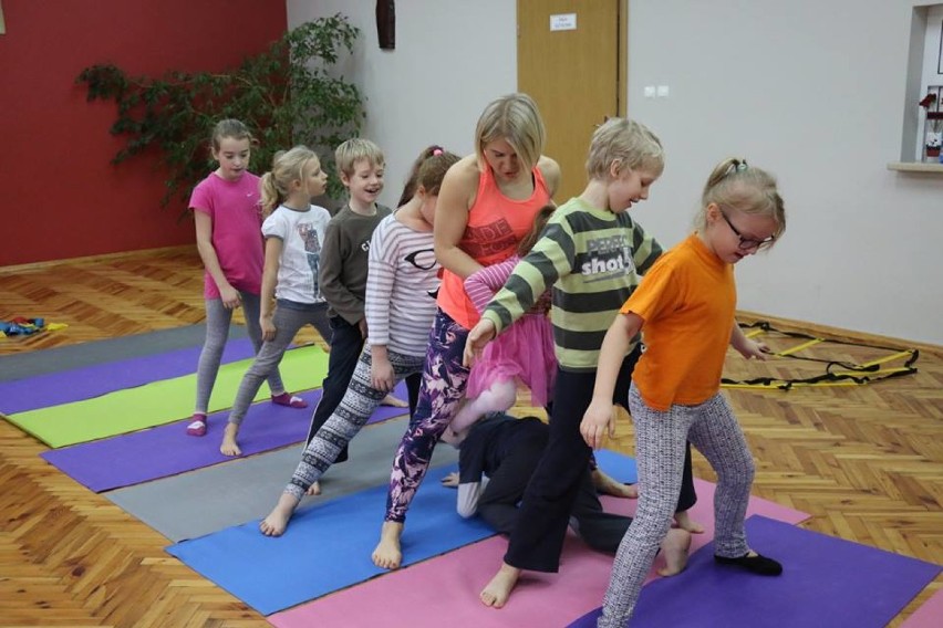 Pierwszy tydzień ferii w gminie Koszęcin. Dzieci spędziły czas m.in. na sportowo, plastycznie i grając w szachy. Ale to nie wszystko ZDJĘCIA