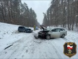 Straż apeluje o wymianę opon na zimowe. Seria wypadków na terenie powiatu tczewskiego