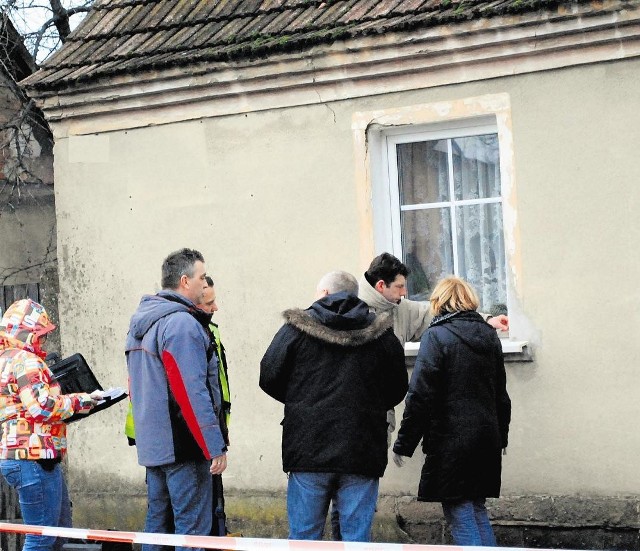 Policjanci pod nadzorem prokuratora zabezpieczyli ślady na miejscu zdarzenia