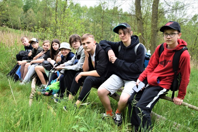 Blisko 100 miłośników aktywnego wypoczynku odwiedziło atrakcyjne przyrodniczo zakątki na styku trzech powiatów: zduńskowolskiego, łaskiego i sieradzkiego znajdujące się na terenie Parku Krajobrazowego Międzyrzecza Warty i Widawki