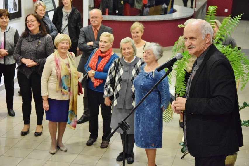 Wieczór autorski Jerzego Kaszuby w Galerii Teatr Sieradzkiego Centrum Kultury. Z wystawą i tomikiem