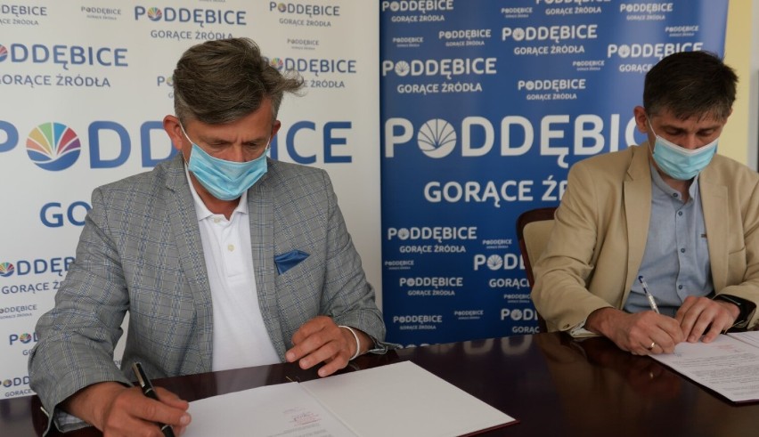 Umowa na kolejny nowy asfalt w gminie Poddębice podpisana ZDJĘCIA
