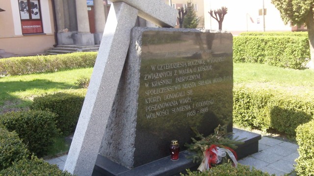 Uroczystości związane z 53. rocznicą walki o Krzyż i Kościół w dzielnicy fabrycznej rozpoczną się o godz. 9.00 na skwerze przy ul. Wyszyńskiego 2. Nieopodal znajduje się pomnik upamiętniający wydarzenia.