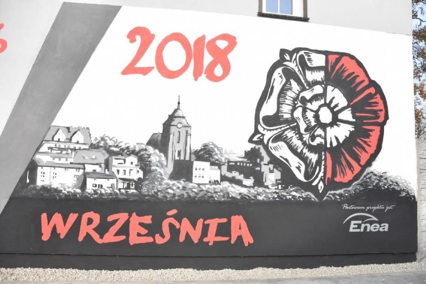 Twórcy muralu na ulicy Gnieźnieńskiej przedstawili najważniejsze wydarzenia w życiu mieszkańców Wrześni. Autorami są członkowie Stowarzyszenie Kibiców Lecha Poznań. Mural powstał pod okiem Jarka Czyża i ma 30 metrów długości.