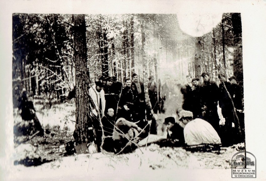 Przy ognisku, lasy białaczowskie,1944 r.