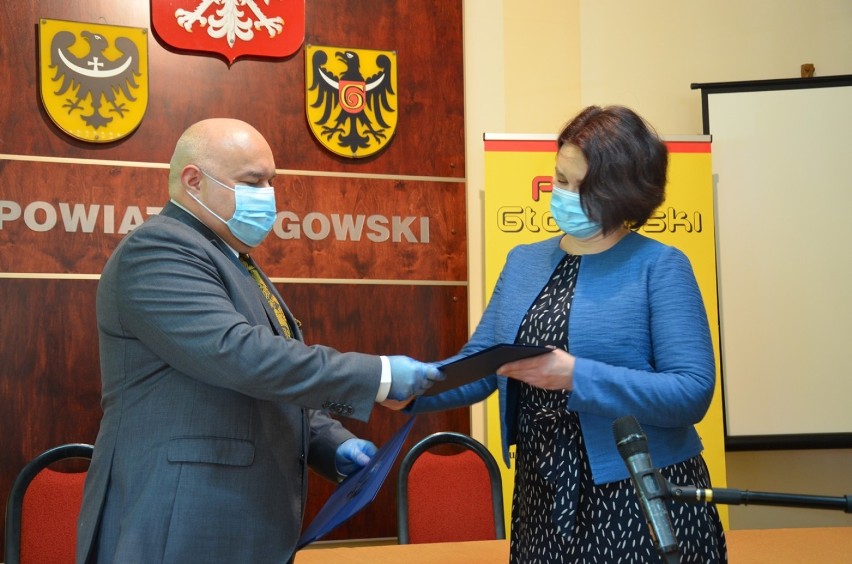 Dwoje dyrektorów głogowskich szkół średnich ma przedłużone kadencje o cztery lata. To Elżbieta Sawczak i Janusz Kosałka