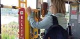 Biletomaty blokują pieniądze na koncie bankowym