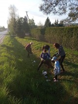 Trwa wielkie sprzątanie miasta. Śmieci z rowów, brzegów potoków, lasków, przydrożnych łąk zbierają już chyba wszyscy. Kto jeszcze?