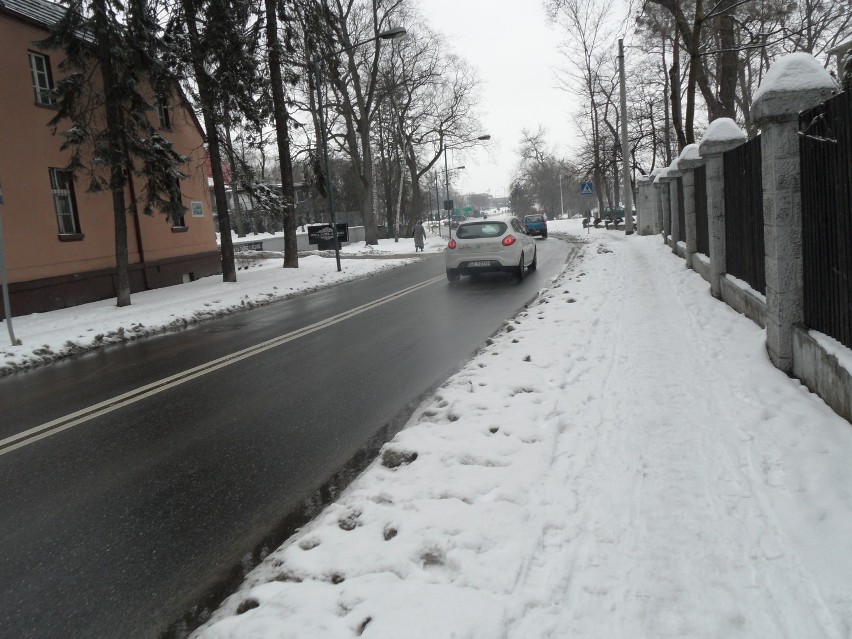 Lubliniec: Zima nie odpuszcza. Na kilka godzin opady ustały, ale znów pada śnieg