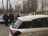 Nowy radiowóz otrzymali sztumscy policjanci dzięki dobrej współpracy z powiatem [ZDJĘCIA]